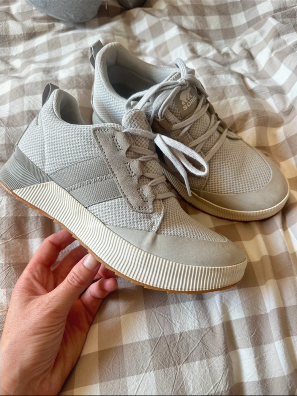 Sorel out and about III low sneakers Light Gray Mesh and Suede sneakers 8.5